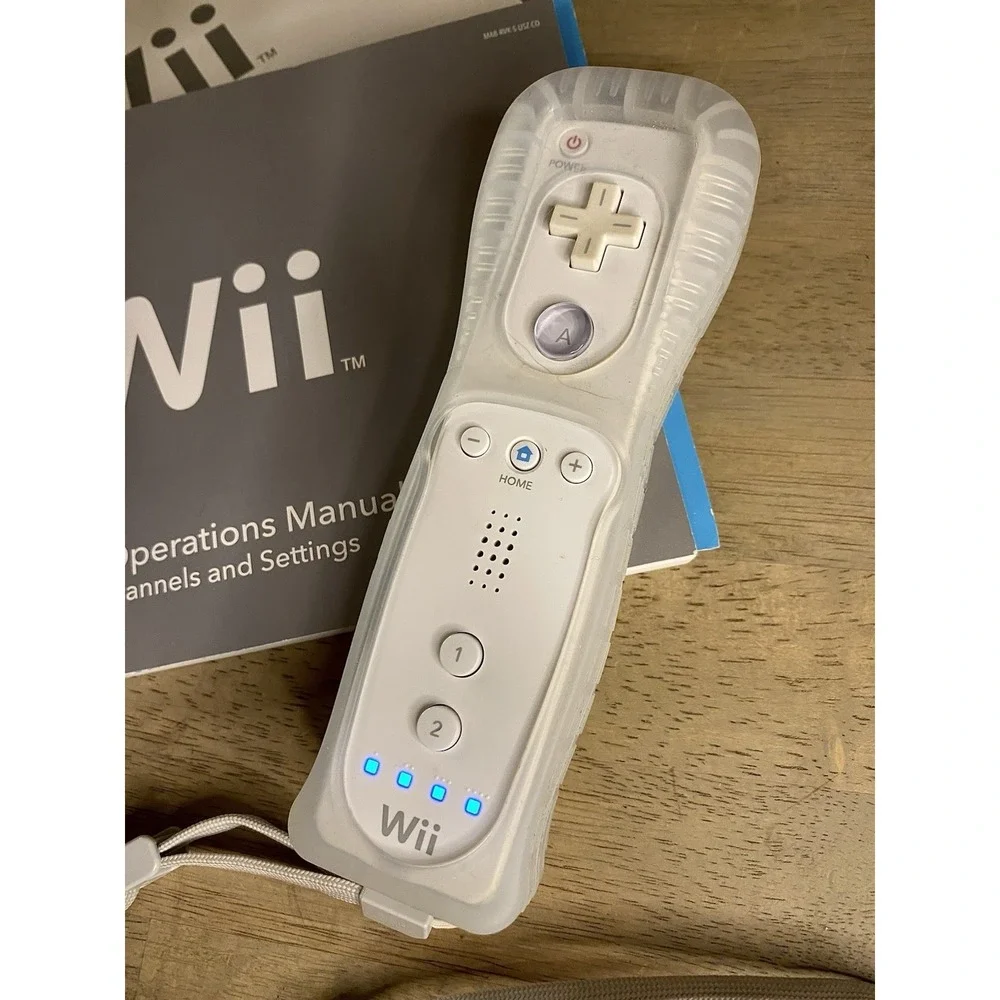 Nintendo Wii Model RVL-101 USA With Remotes Power Supply & Manuals Tested